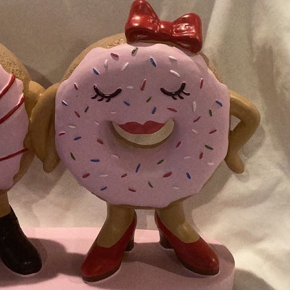 Valentine Donut Couple - Picture 3 of 7